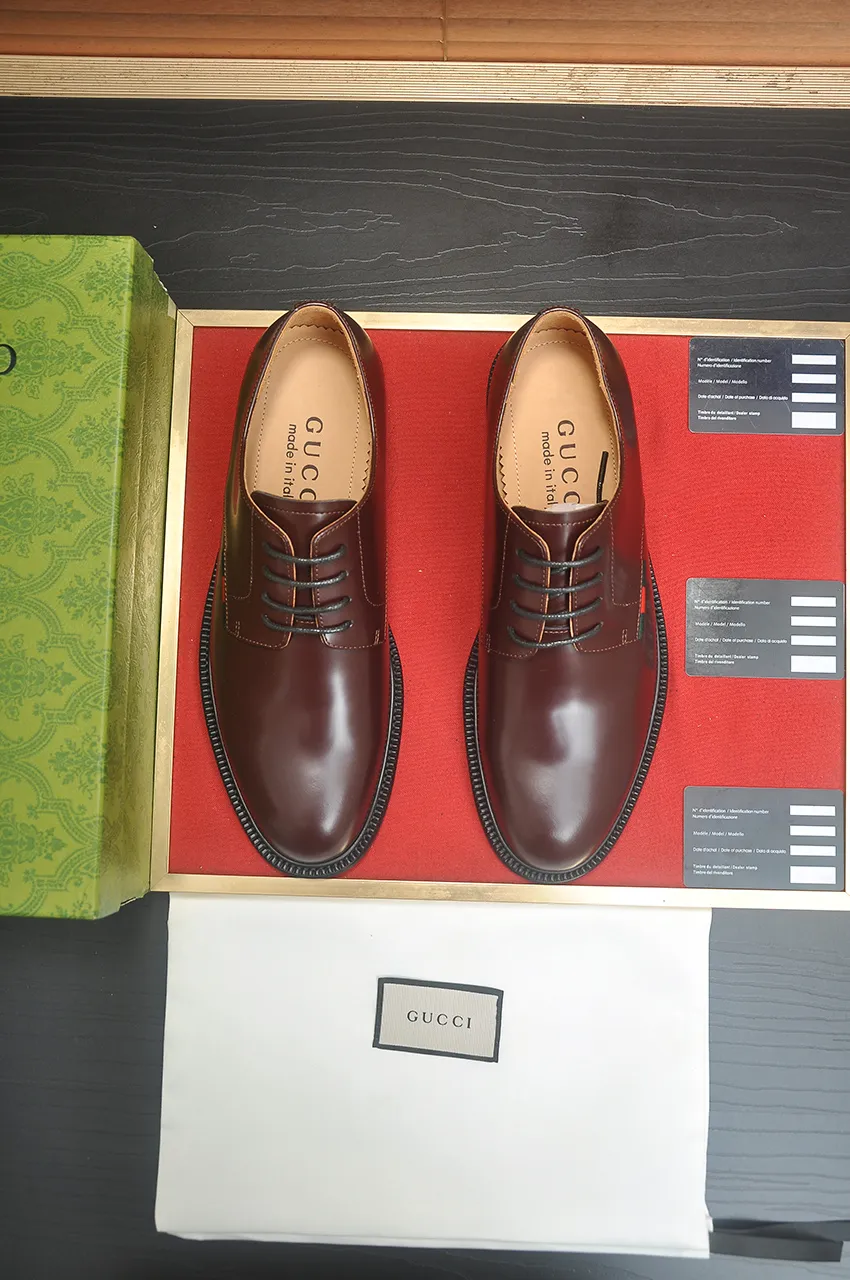 Men's shoes💰500💶Italy's top luxury men's shoe giant (GUCCI) (Gucci) (full cowhide lining) new arrival🍃Original European style🔰 Pleasant to the eye😍In order to make the shoes more durable and non-deformable🌀The production continues to follow traditional methods but there is still no lack of innovation💪Choose original sheepskin for the leather♻️ Smooth and natural And extra bright ⭐Made of imported cowhide, the first choice of rich people 38-45 (45 customized)